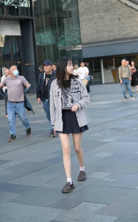 街拍JK短裙，丝腿小妹 [19P]