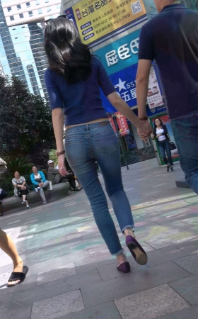 性感身材紧身牛仔高跟美女