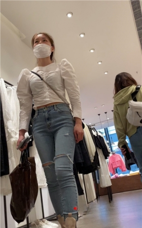 逛商场的紧牛小姐姐