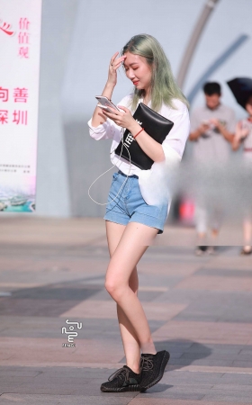 热裤，美腿，绿头发~~~ [10P]