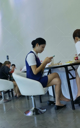 4K视频后台经典制服肉丝穿一天脱鞋震撼 [5P]