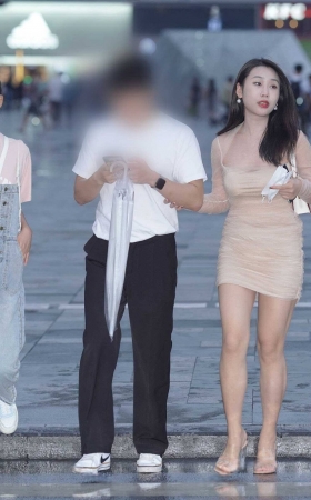短裙美眉 [19P]