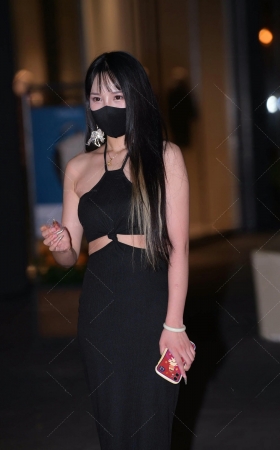 搭讪街拍黑色长裙，大眼睛女生 [16P]
