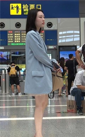 4K 高贵御姐范街拍高跟美足女神 [6.35 GB/MP4]