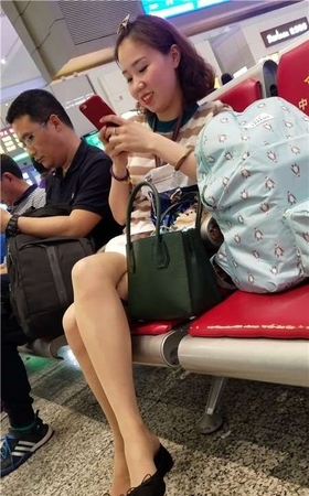 4k视频，长相清秀，笑容甜美丝袜美腿小姐姐