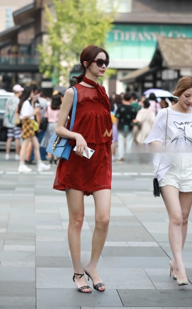 高挑气质红裙美女 [21P]