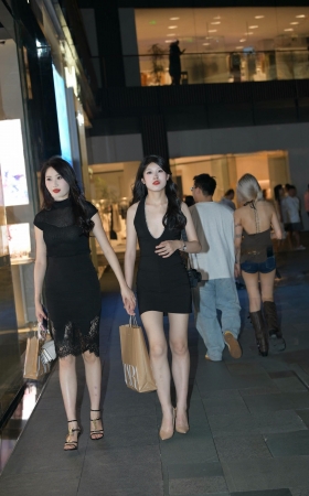 夜拍两位黑色裙美女 [18P]
