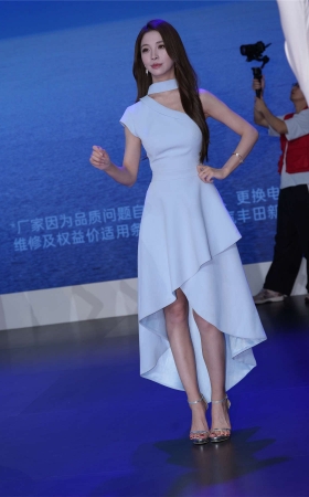 蓝色长裙小夏baby
