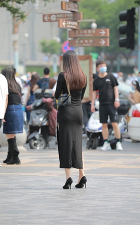 性感黑色系包臀裙