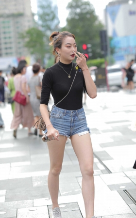 热裤 夏天女生的最爱 [16P]