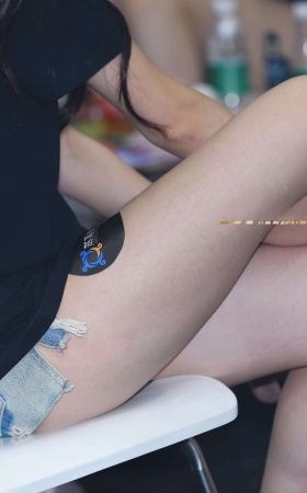 销魂而甜美的大长腿美女 [33P]
