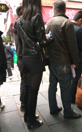 排队的好身材少妇黑色诱惑