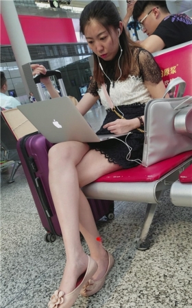 玩电脑的美熟女