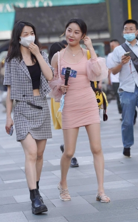 粉裙美眉 [21P]