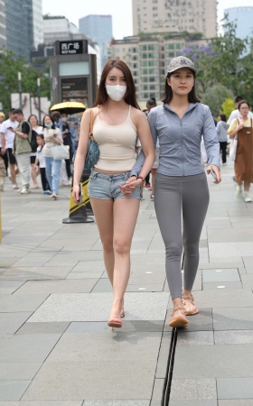 夏日搭讪清凉大长腿美女 [20P]