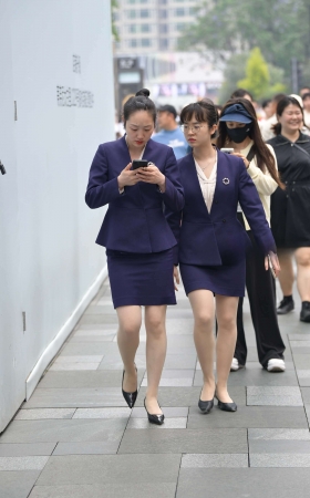 抓拍通勤装姐妹 [21P]
