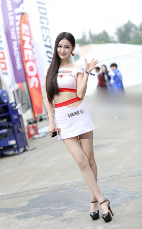 长发飘飘漂亮长腿美女模特 [13P]