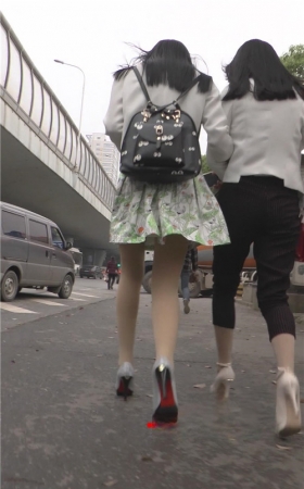 肉丝花裙妹子