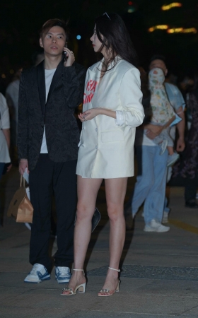 夜拍时尚美腿凉高小姐姐 【图片➕视频】 [18P]