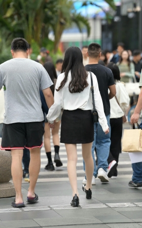 牵手丝腿女友 [16P]