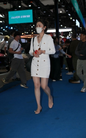白裙白口罩轻熟肉丝 ~！ [19P]
