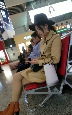 候车室肉丝妹子