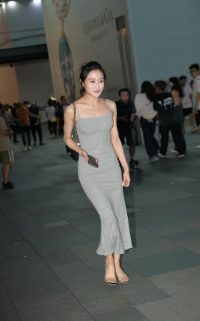 夜拍偶遇美腿俩姐妹 [19P]