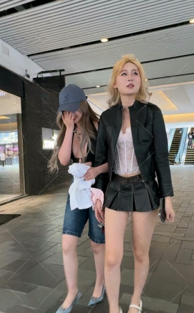 街拍超短裙俩妹纸2分28秒 [4P]