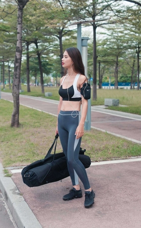 狂热的女狙击手【套图+视频】 [10P]