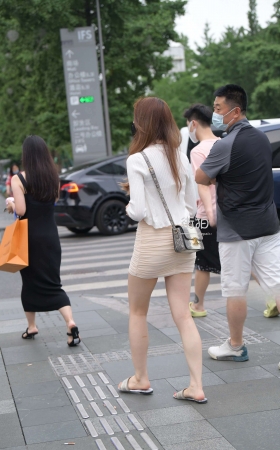 抓拍米色超短裙小美女~ [22P]