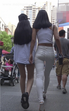 街拍极品紧身白裤小姐姐