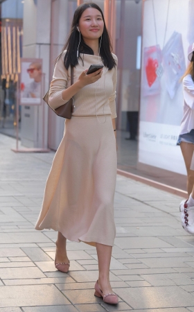长裙美女 [14P]