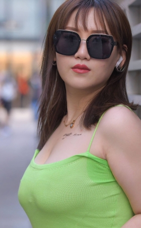 绿裙美女 [14P]