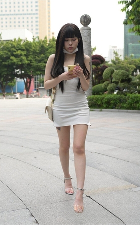 白色包屯裙小妹MJ1180