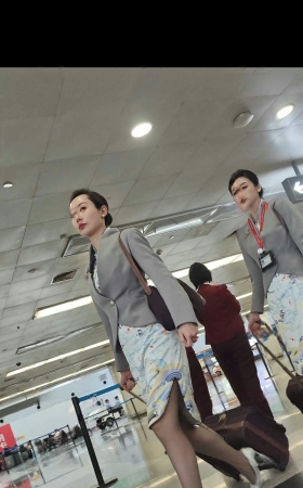 原创4K偶遇海航国际乘务组灰丝高跟空姐气质在线 2P
