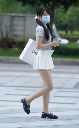 加菲mao街拍作品 美少女的心事
