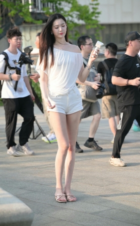 美足美腿大长腿热裤美女 [14P]