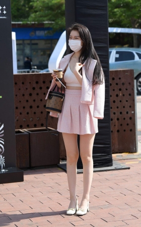 白皙美腿百褶裙美女 [23P]