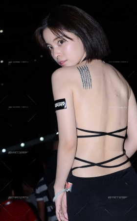 青涩车模 [14P]