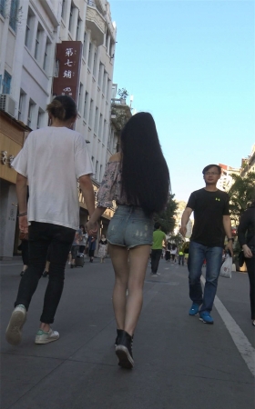 极品嫩腿热裤美女