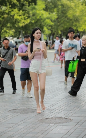 苗条高挑的小姐姐 [16P]