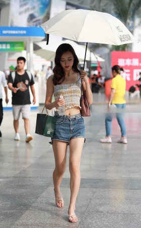 长腿俏丽美女 [25P]