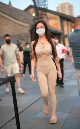 搭讪街拍紧身裤蜜臀美眉 [22P]