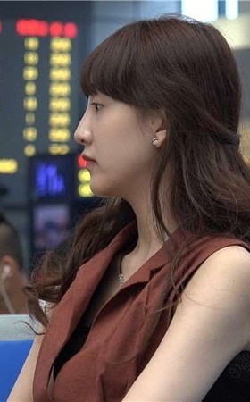 4K – 秀丽端庄美腿女神 [1.65 GB/MP4]