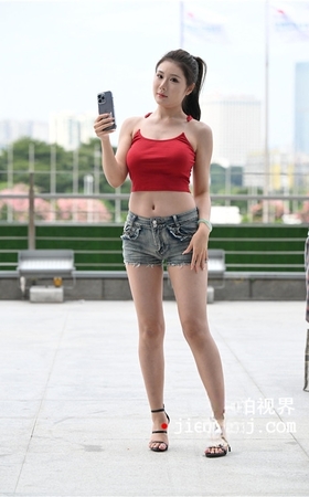红色背心高跟热裤美女(136P)