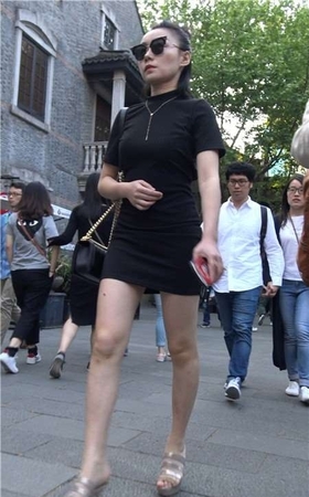 4k-黑色包臀裙墨镜高跟鞋性感街拍美女 [2.02 GB]