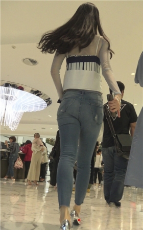 牛仔裤妹子