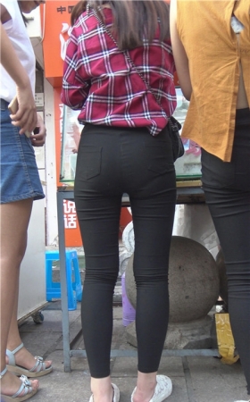 黑裤紧身小妹