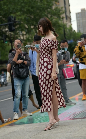 白白净净的短发女孩儿 [21P]