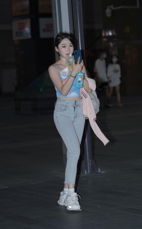 可爱的牛仔小妹